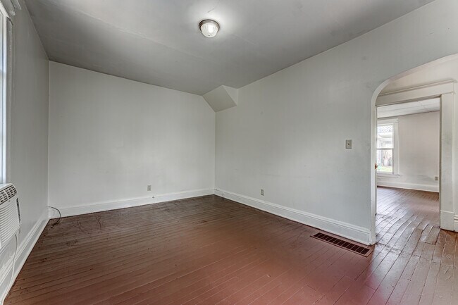 Building Photo - 975 Dorsey Ave