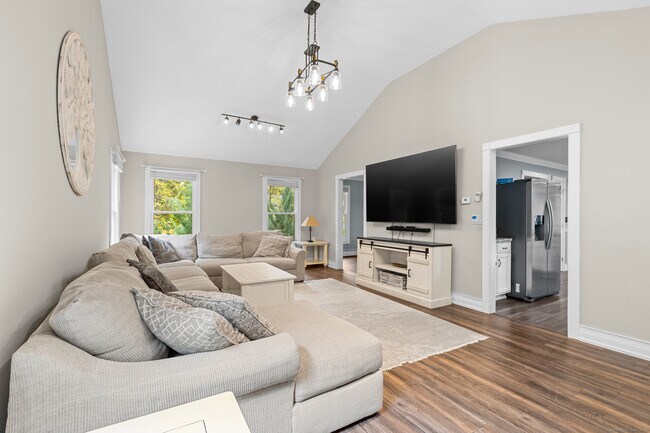 Building Photo - 36 Carriage House Dr