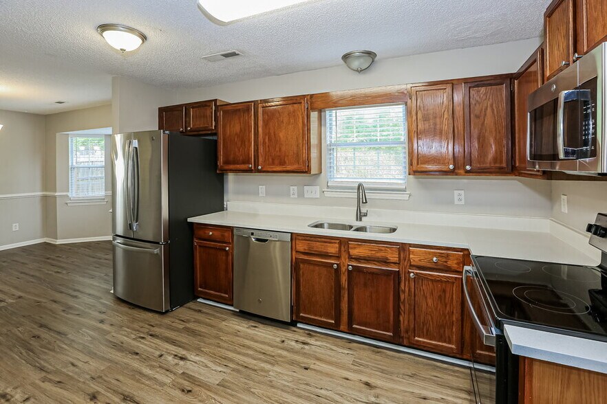 Building Photo - 4817 Farmview Dr