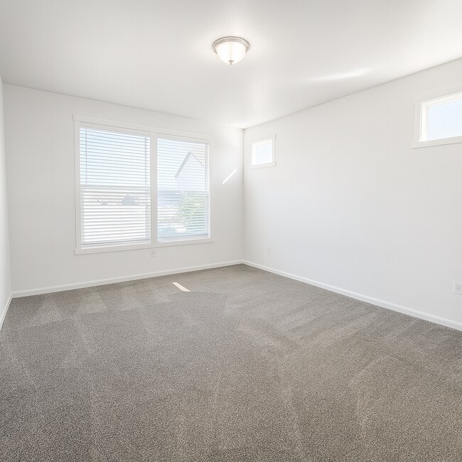 Building Photo - MOVE IN READY! Welcome Home! 3 bed/2 bath in West Richland