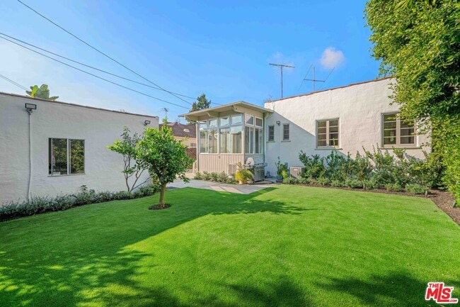 Building Photo - 208 S Rodeo Dr