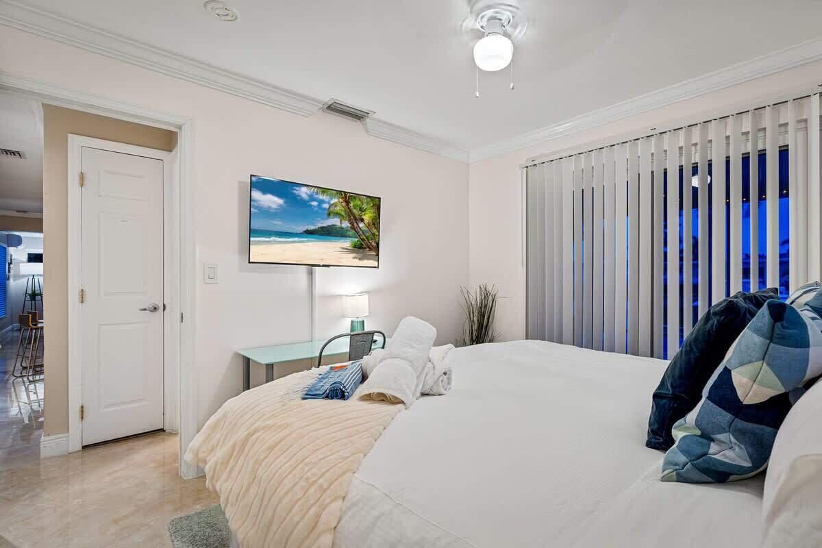 Building Photo - 720 SE 5th Ave