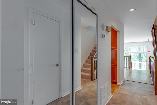 Building Photo - 11121 Watermans Dr