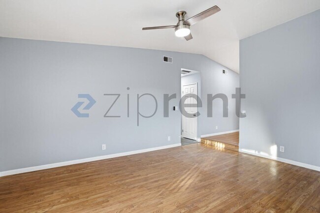 Building Photo - Unit
