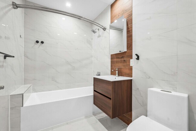 Building Photo - 627 DeKalb Ave