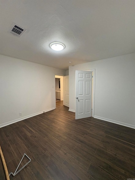 Building Photo - 2117 W 19th St