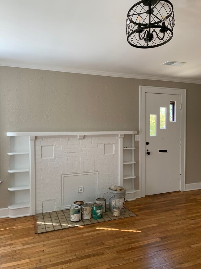 Building Photo - Downtown Jonesboro! 3 Bed 2 Bath