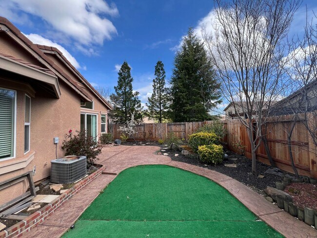 Building Photo - Gorgeous 3 bedroom plus office in Empire Ranch!