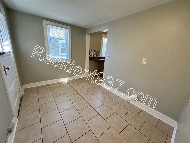 Building Photo - Cozy 3 Bed 1.5 bath