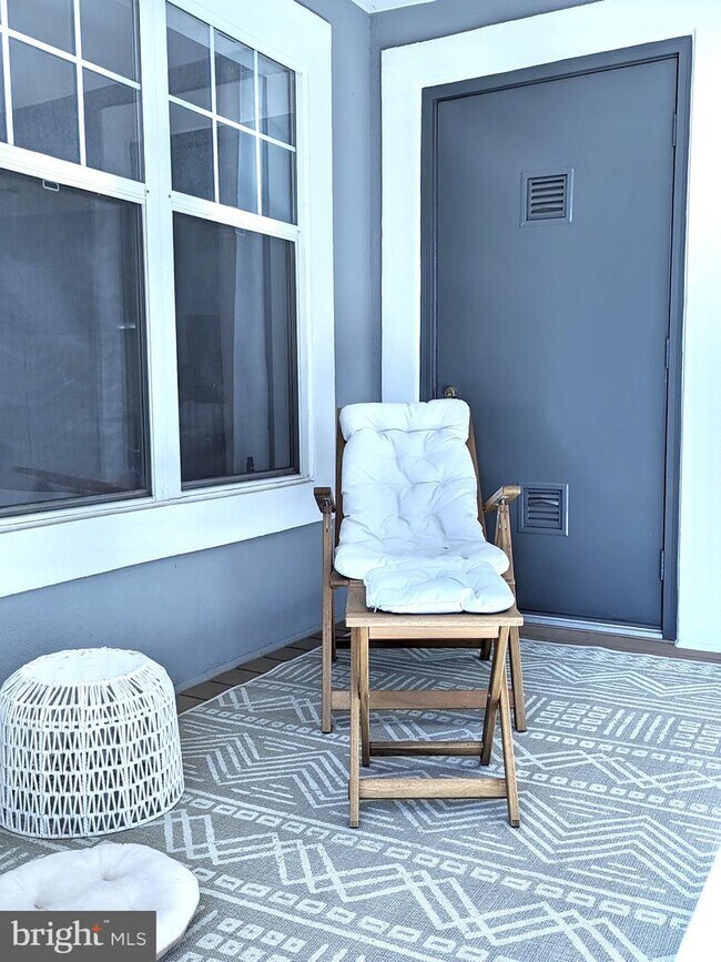 Building Photo - 5563 Seminary Rd