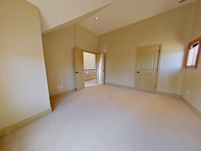 Building Photo - 2844-2854 Lord Byron Place