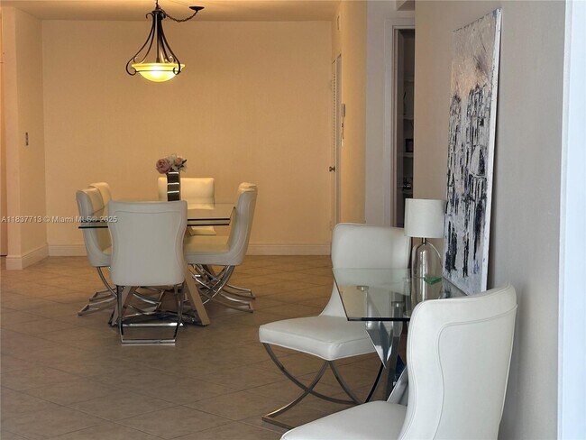 Building Photo - 9225 Collins Ave