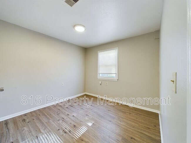 Building Photo - 5722 Norton Ave