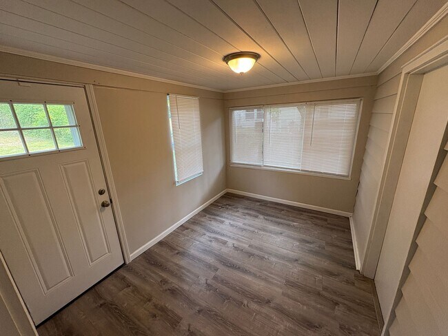 Building Photo - 211 Frost Ave