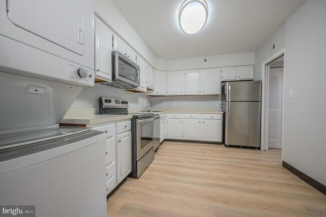 Building Photo - 3713 S George Mason Dr