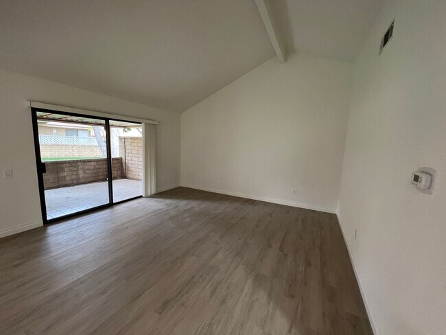 Building Photo - Updated 2 bed / 2 bath Home in Leisure Village
