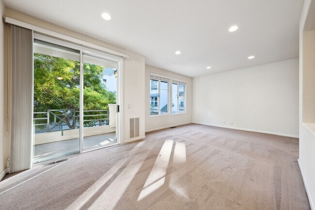 Building Photo - 435 Milan Dr