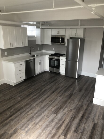 Building Photo - 61 Park Dr