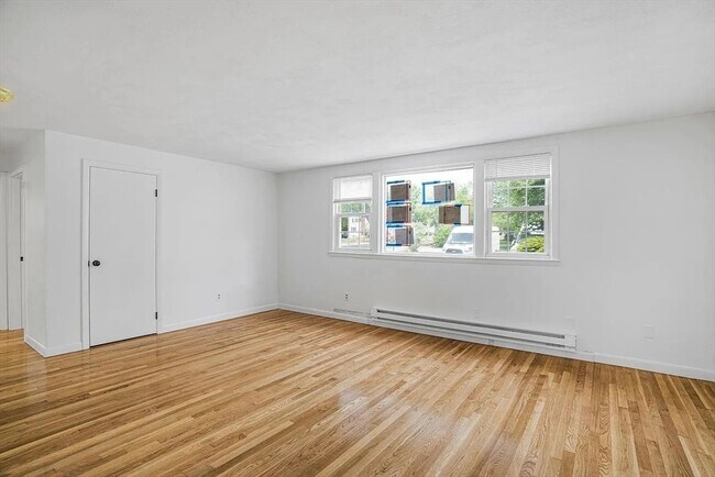 Building Photo - 507 Main St