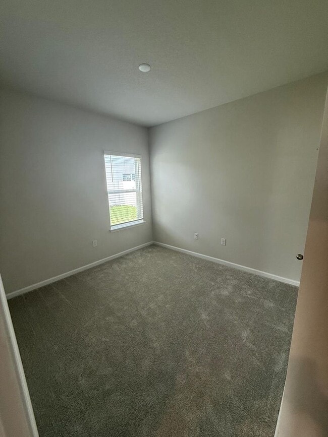 Building Photo - Beautiful 3BR/3BA Home in Creekside