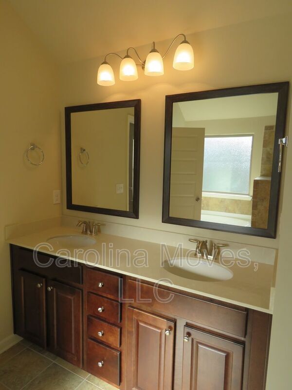 Building Photo - 206 Heatherwood Ln