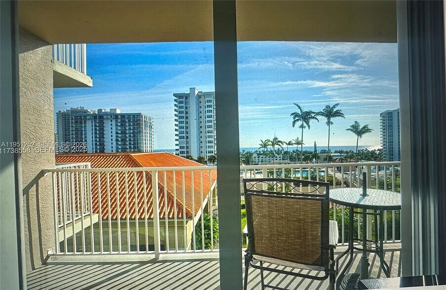 Building Photo - 3020 NE 32nd Ave