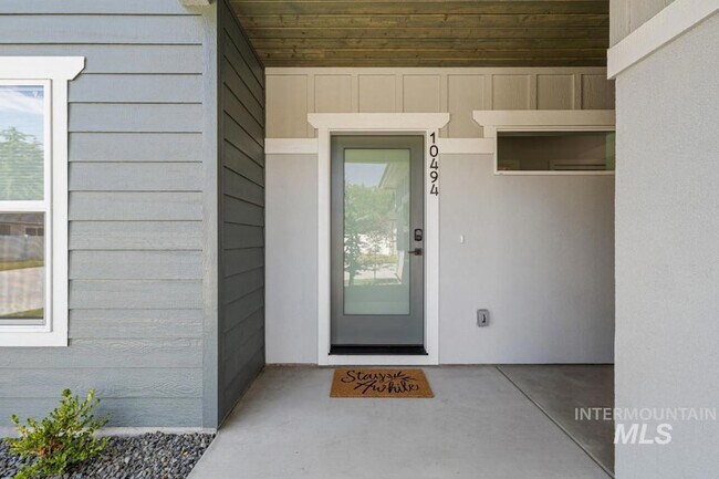 Building Photo - 10494 W Shields Ave