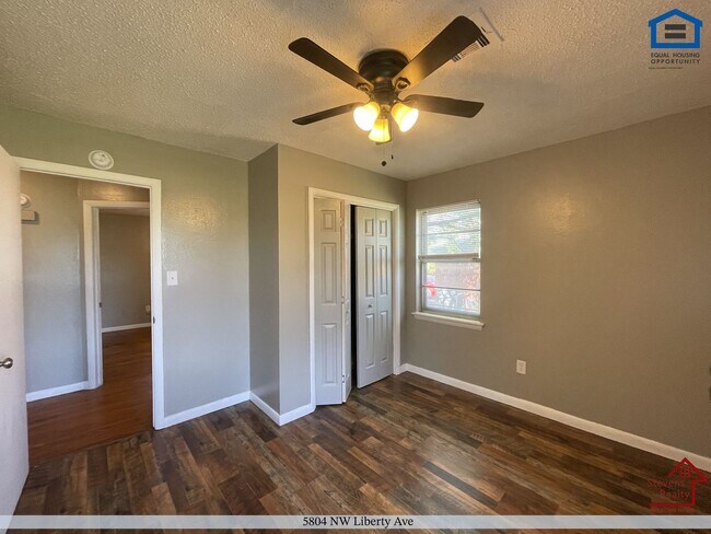 Building Photo - 5804 NW Liberty Ave