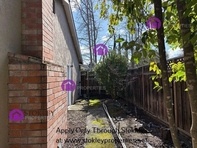 Building Photo - 18 Bonnie Pl