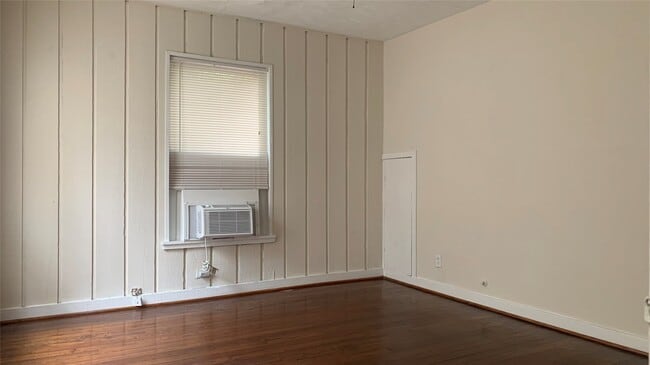 Building Photo - 4420 Roseland St