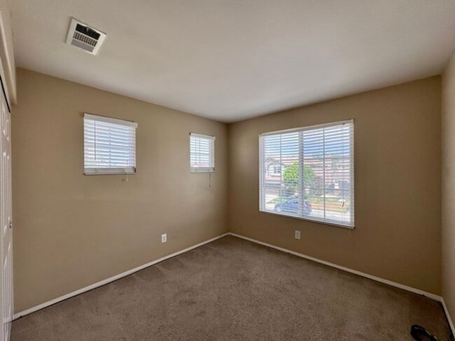 Building Photo - 4 Bedroom Menifee home on Menifee Lakes Go...