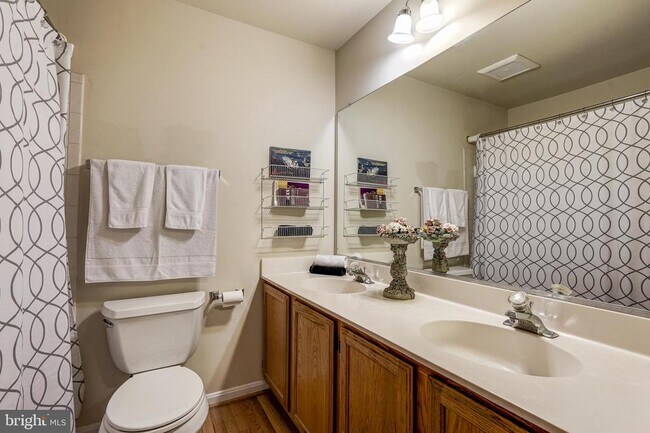 Building Photo - 5518 Sully Lake Dr