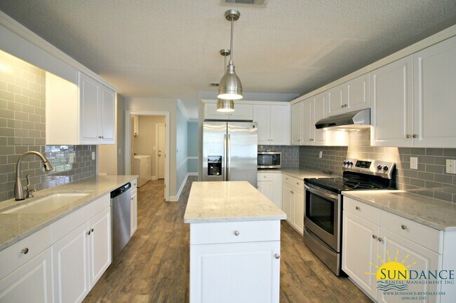 Building Photo - Stunning 4 Bedroom Home in Niceville