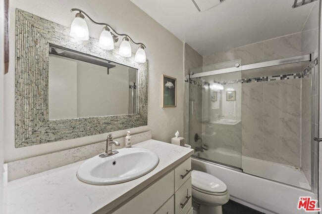 Building Photo - 712 Pacific St