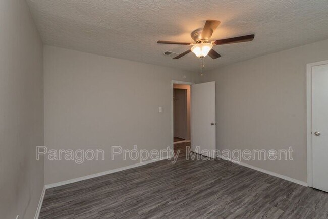 Building Photo - 2571 1/2 Tobacco Rd