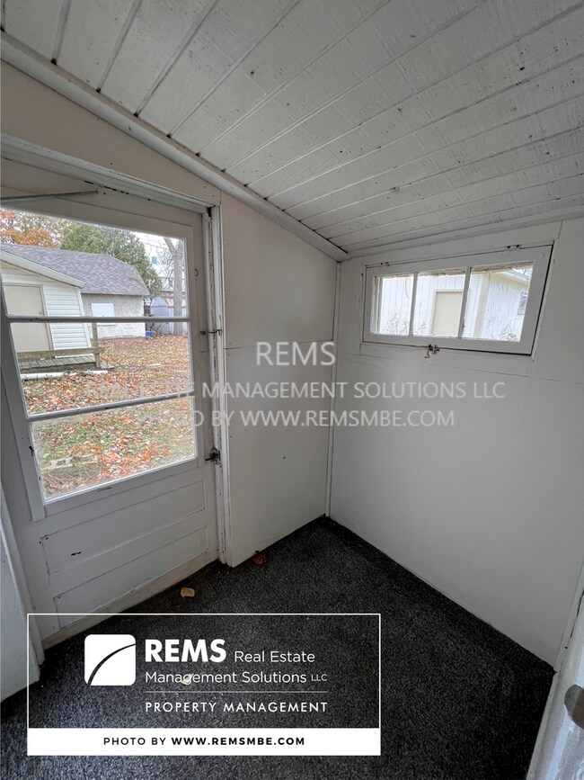 Building Photo - 626/628 4th Avenue