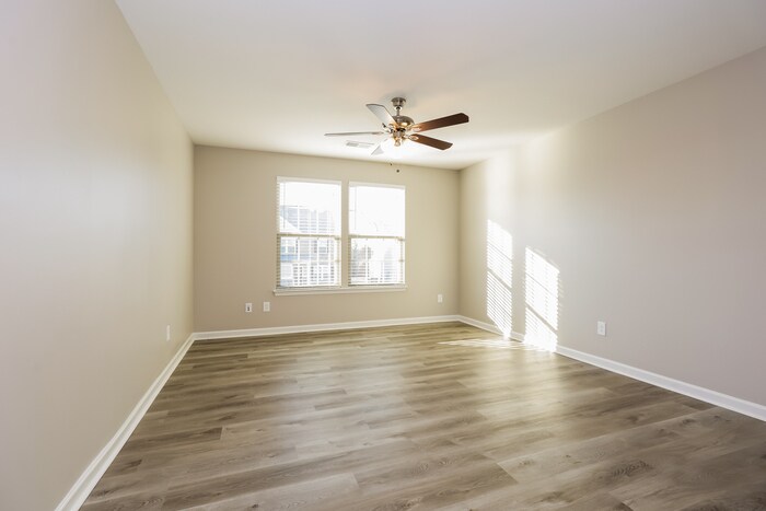 Building Photo - 1543 Oak Dr