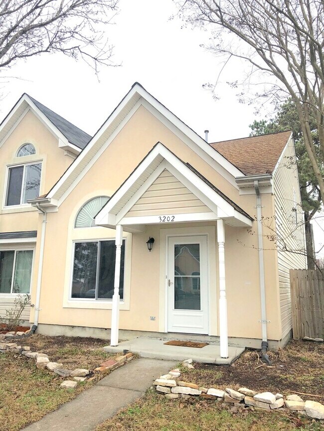 Building Photo - TOWN HOME W/ LOFT AND OPEN FLOOR PLAN FOR ...