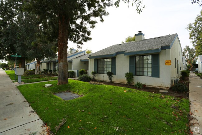 Primary Photo - Los Reyes Apartment Homes