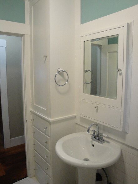 Building Photo - 346 Carrillo St