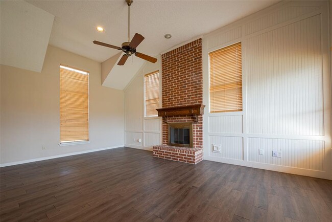 Building Photo - 606 Misty Creek Dr
