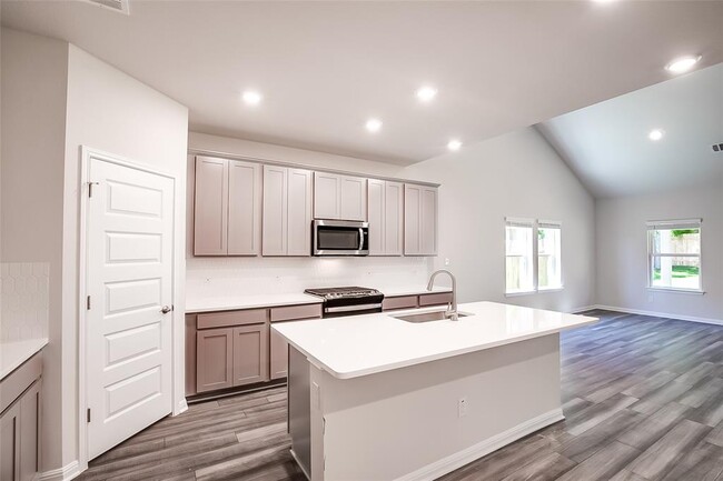 Building Photo - 107 Greenspire Downs Dr