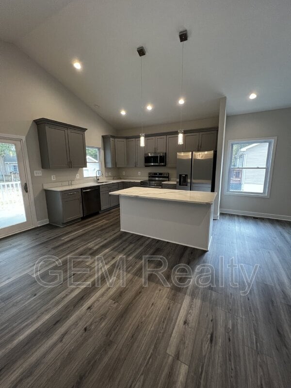 Building Photo - 38 Meadow View Ln