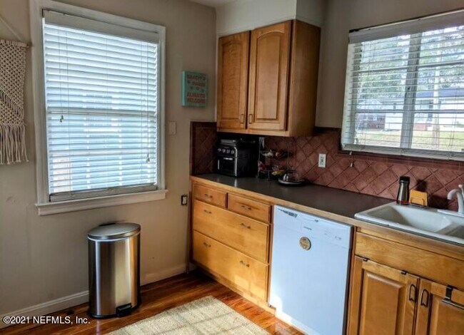 Building Photo - 1694 Geraldine Dr