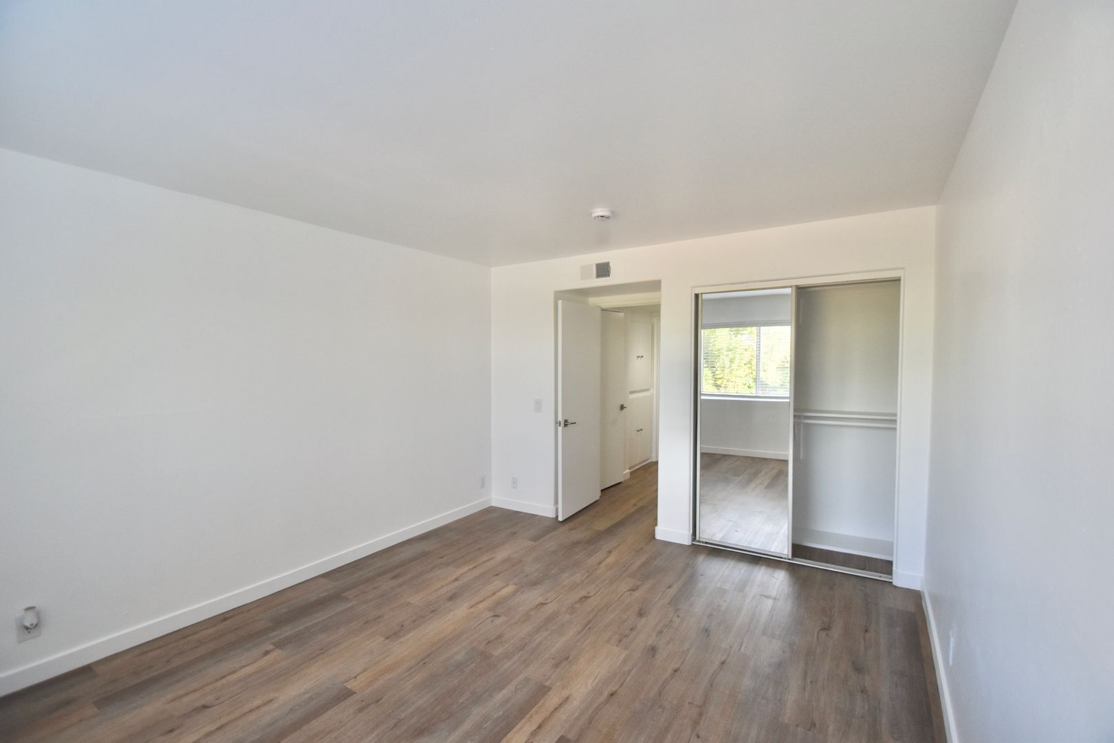 Building Photo - 6041 Fulton Ave