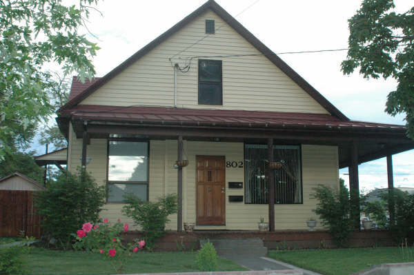 Front - 802 N 8th Ave