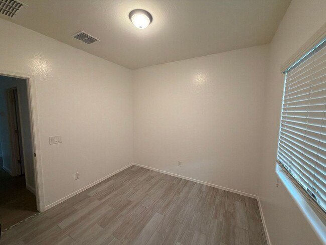 Building Photo - 21391 W Monte Vista Rd