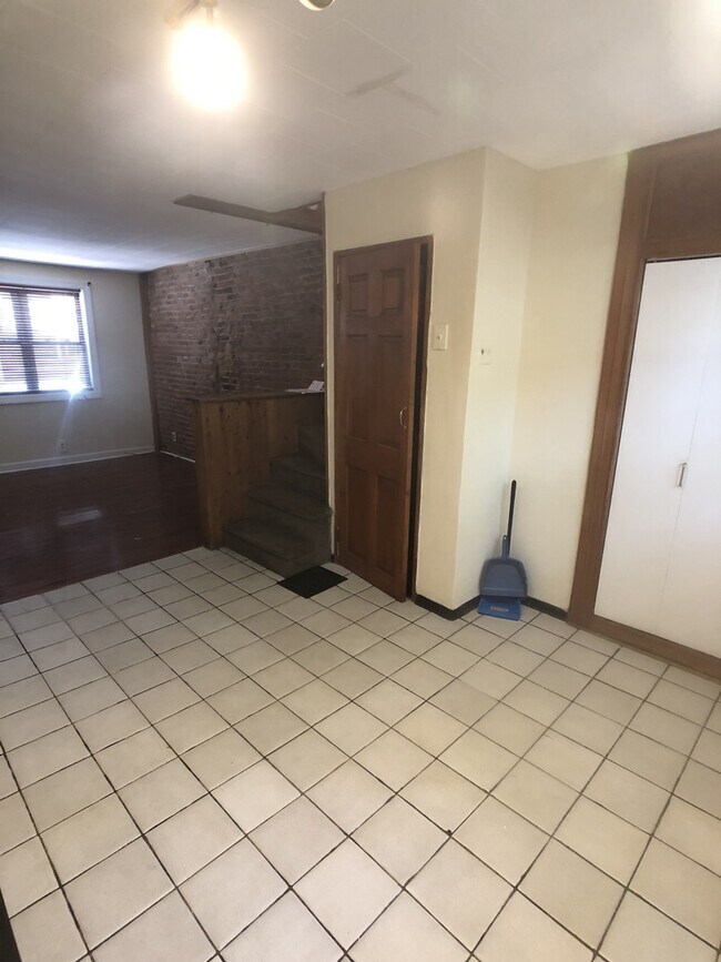 Building Photo - Well-maintained Passyunk Square 2 Bedroom Home! W/D! Yard!