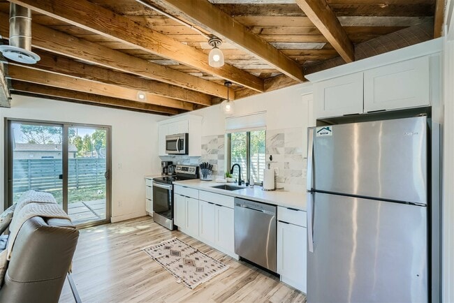 Building Photo - 9443 5th Ave SW