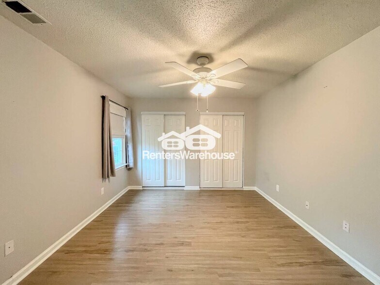 Building Photo - 1305 Quail C